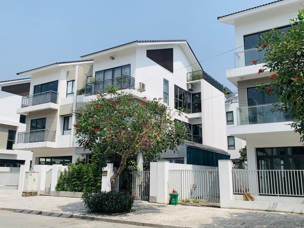 Biệt thự Hà Đông — mặt bếp Granite Đen Kim Sa Trung
