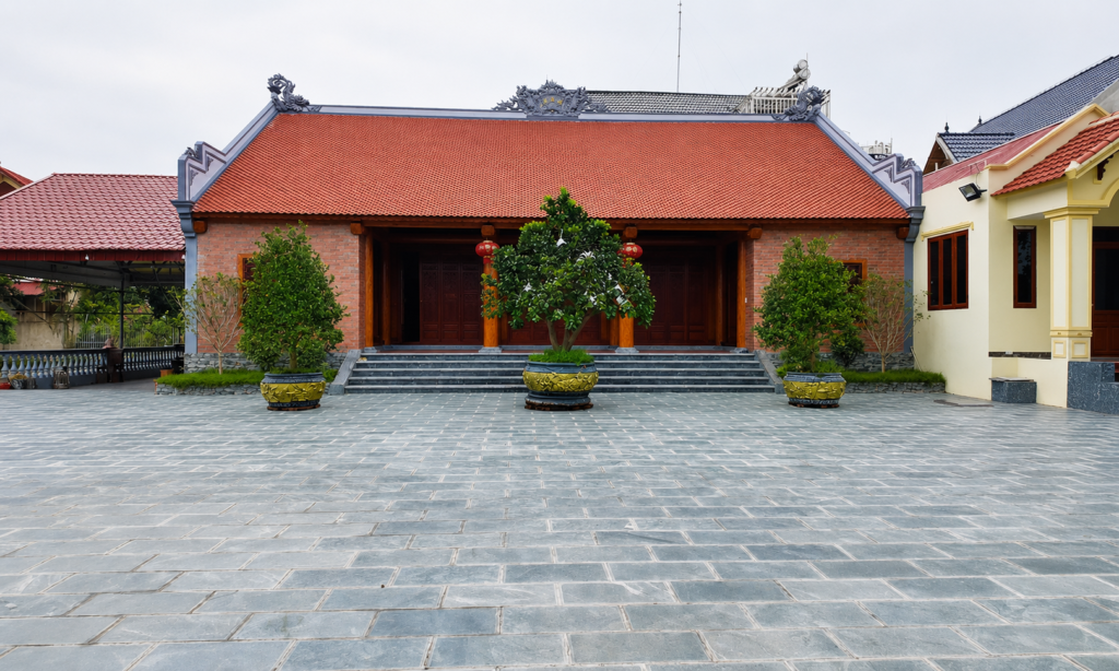 Nhà thờ họ Bắc Ninh — cột Granite Đỏ Bình Định